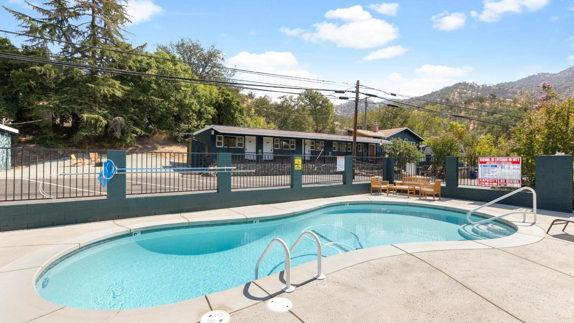 The Charlotte Sequoia Motel R2 Three Rivers Exterior photo
